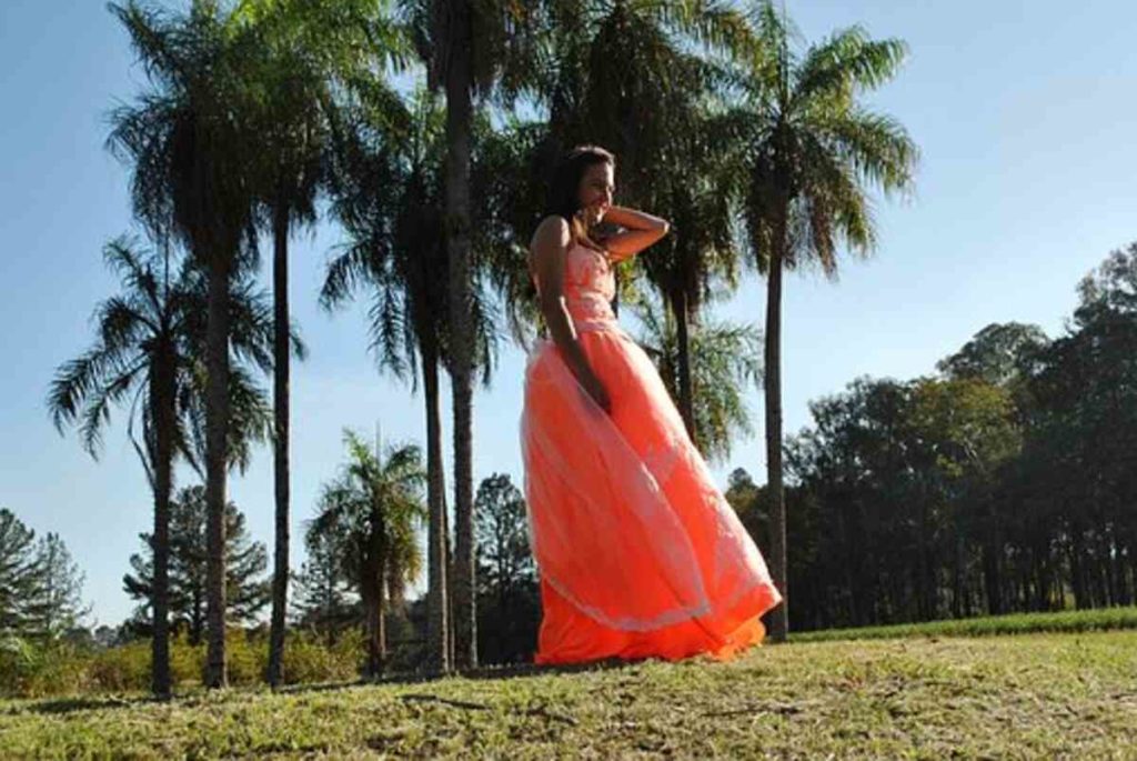 How To Accessorize Your Purple Prom Dress