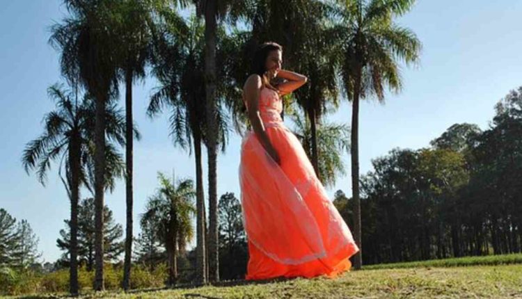 How To Accessorize Your Purple Prom Dress
